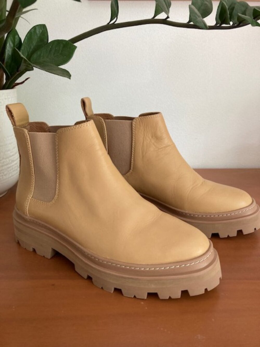 Madewell Tan Chelsea Boots Size 6.5